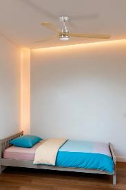 Ventilador LANTAU L FARO niquel pino con luz LED Ø132cm